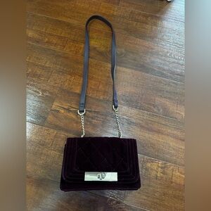 Burgandy Crossbody Bag with Structured Design and Flap Closure